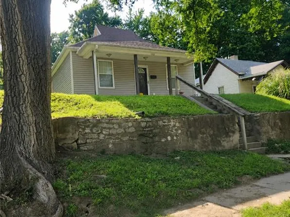 5542 S 2nd St, Saint Joseph, MO 64504