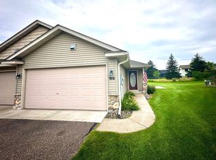 916 Fairfield Pl NW, Isanti, MN 55040