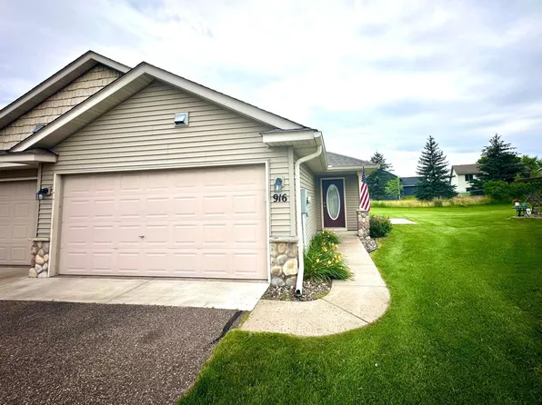 916 Fairfield Pl NW, Isanti, MN 55040