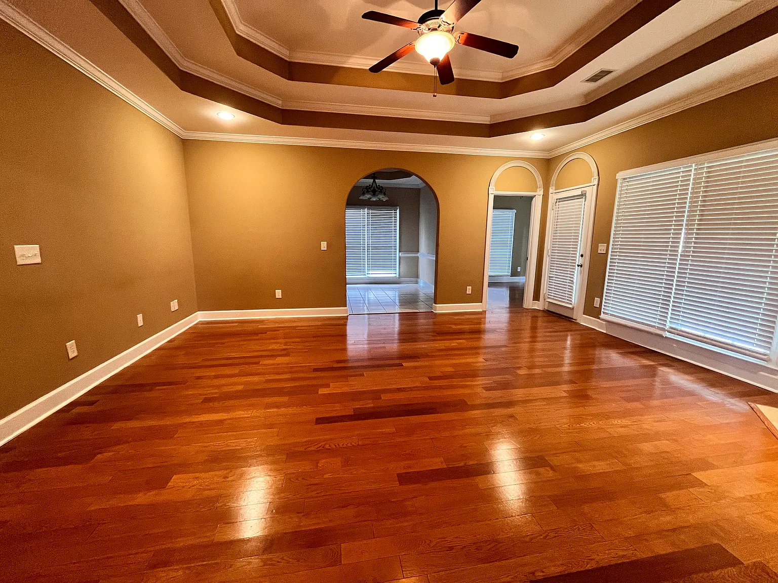 4 bed, 1886 sqft, $2,200 — Photo 3