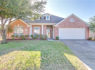 612 Crestwood Ct, Burleson, TX 76028