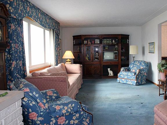 2nd image of 2110 W 38th St