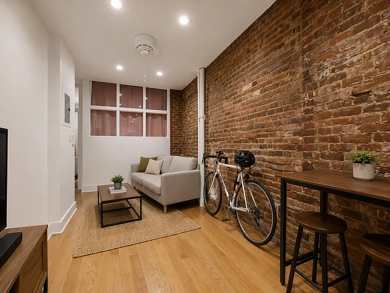 331 S 1st St #2L — Photo 10