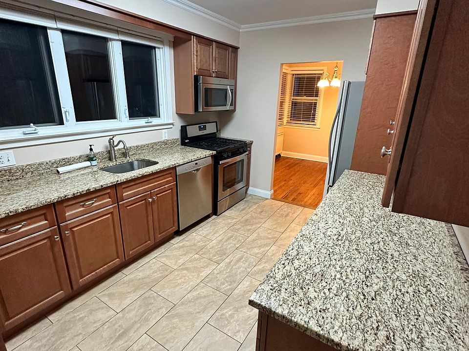1st image of 271 Delafield Ave Floor 1
