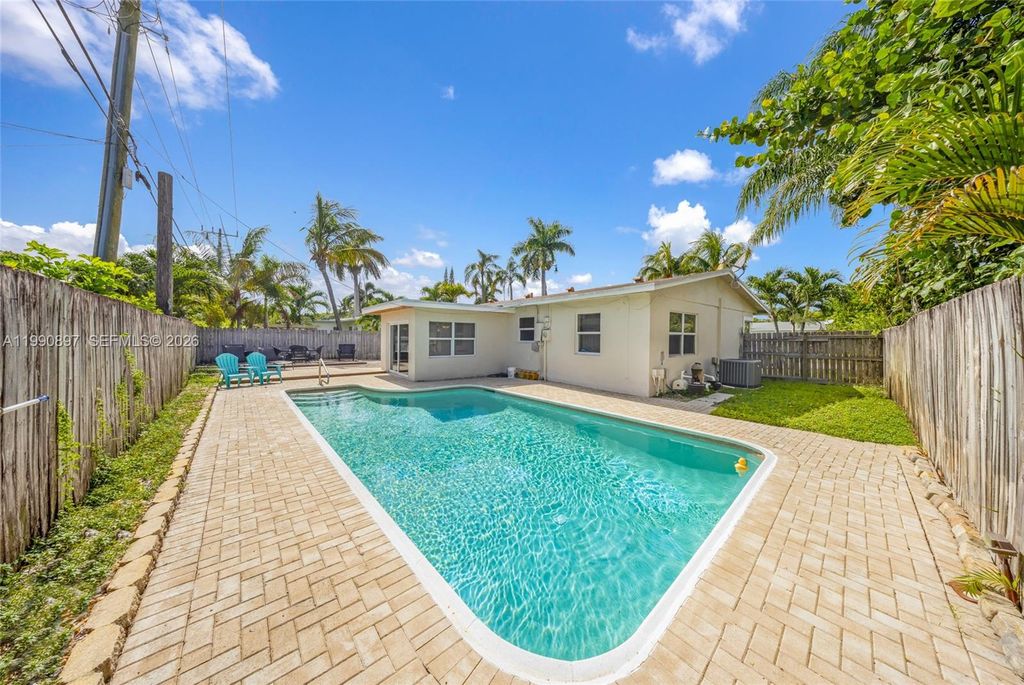 1460 NE 30th Ct, Pompano Beach