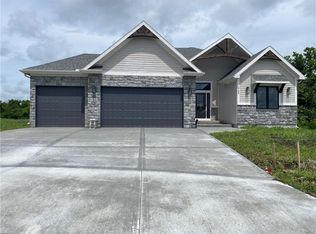 2709 Crestview St, Blue Springs, MO 64029