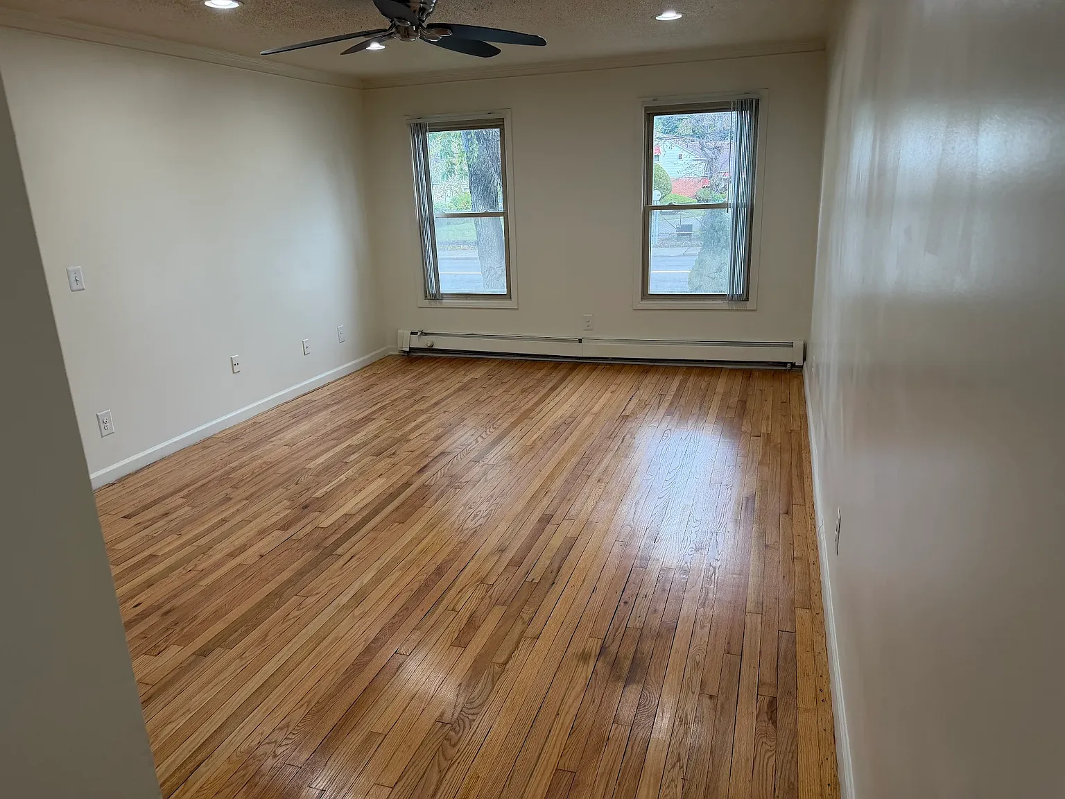 2 bed, 950 sqft, $1,350 — Photo 3