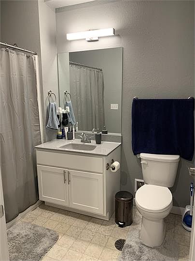 2nd image of 611 W Elm St APT 302