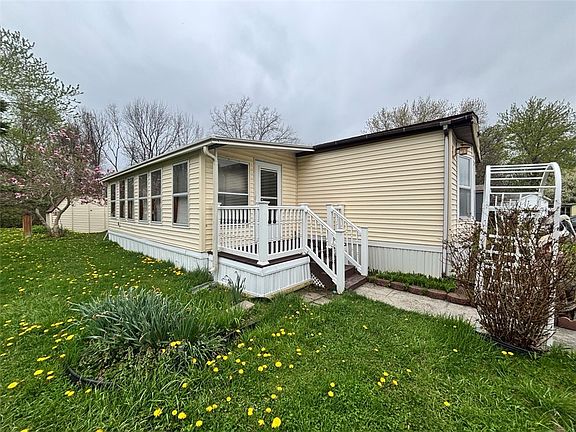 2nd image of 213 Crabapple Dr