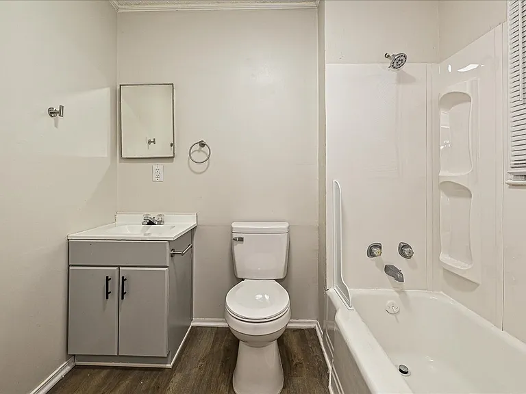 595 Betty St — Photo 10