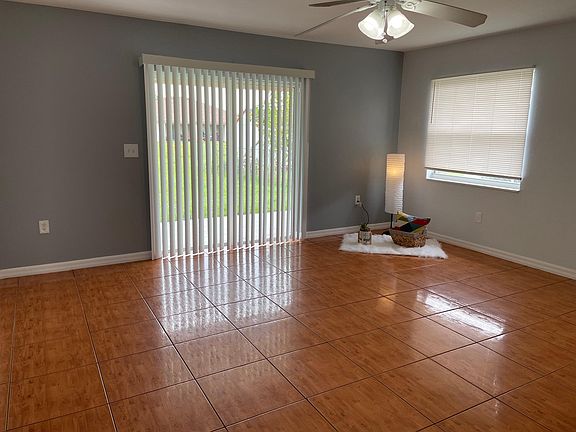 3rd image of 724 Leopard Ct #724