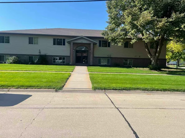 324 W 12th St, Kearney, NE 68845