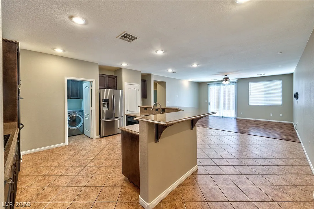 4 bed, 2.0 bath, 2153 sqft, $2,300 — Photo 3