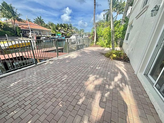 3rd image of 1141 Waterside Ln