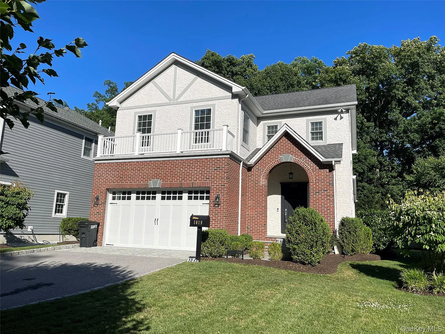 4 bed, 3.5 bath, 4000 sqft, $10,500 — Photo 2