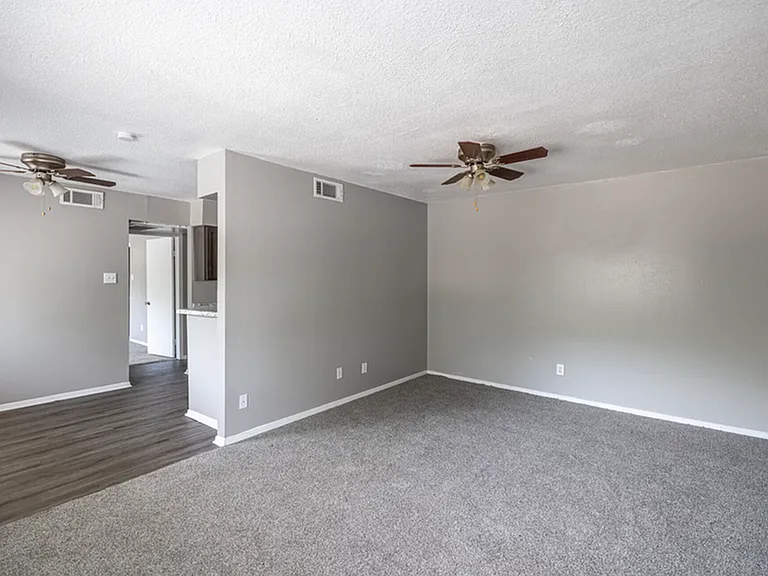 De Soto Park Apartments — Photo 3