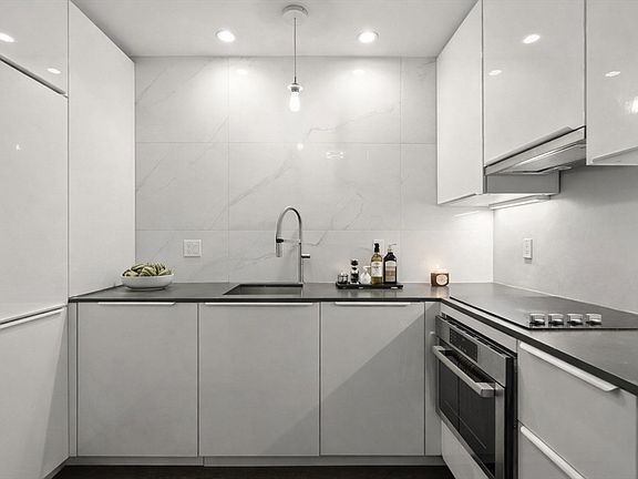 5th image of 1407 Beacon St APT 4