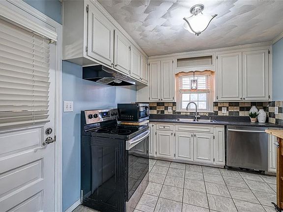 5th image of 7451 Beverly St