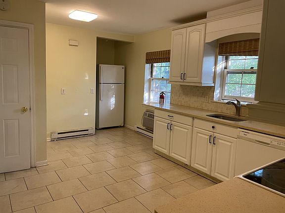 3rd image of 6B Lakeside Dr #6B