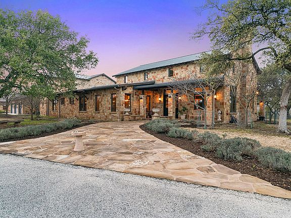 2nd image of 260 Los Encinos Ln