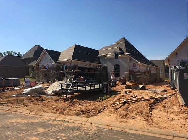 1st image of 1013 Green Wood Cir
