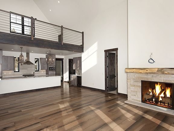 3rd image of 207 Lupine Ln