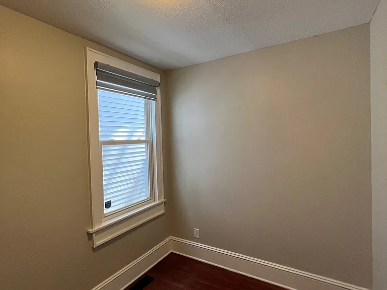 689 E Whittier St — Photo 7