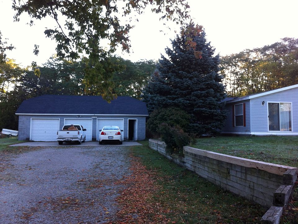 2nd image of 1055 Maple St