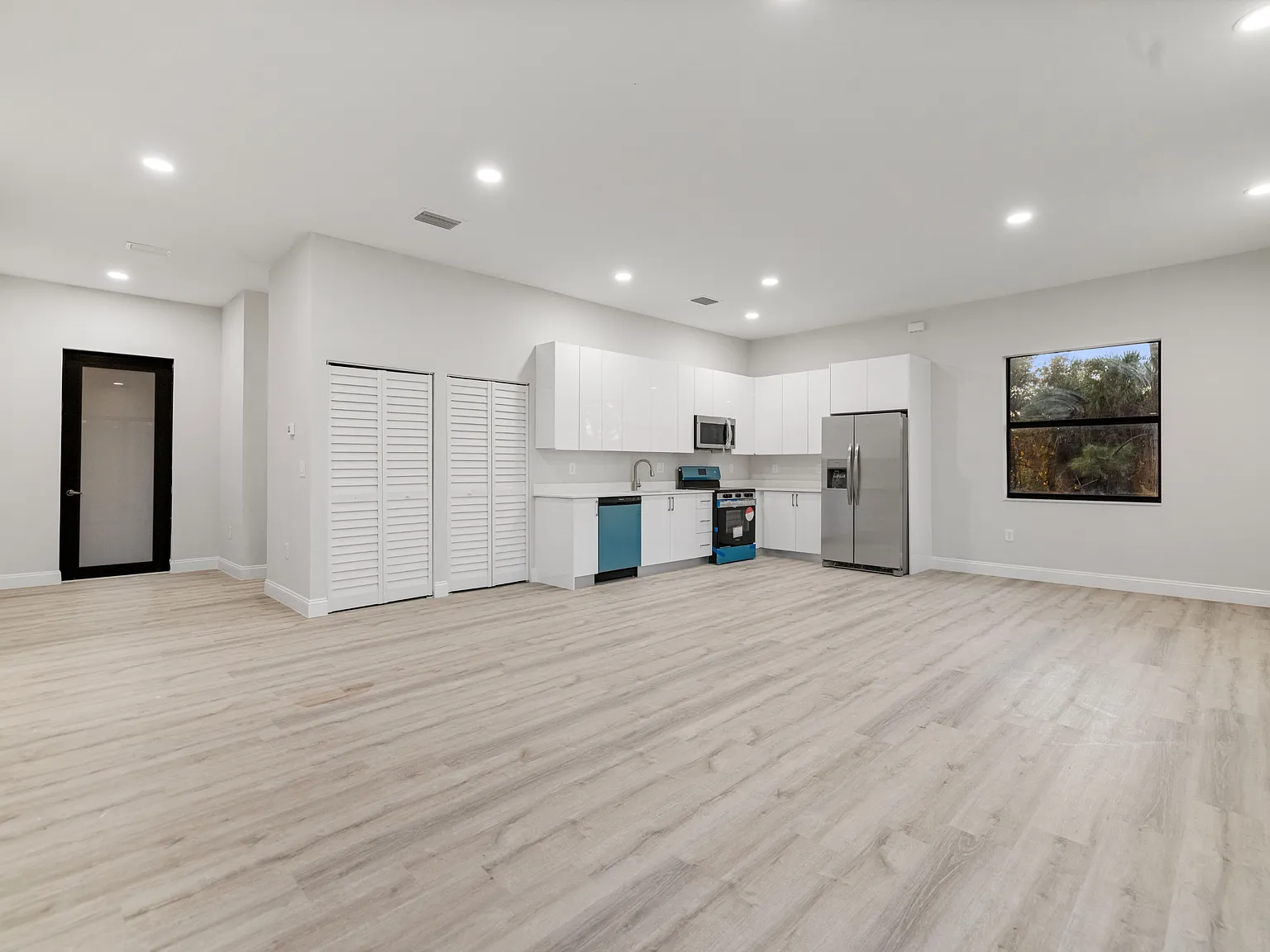 941 Elgin Street - 1 — Photo 2