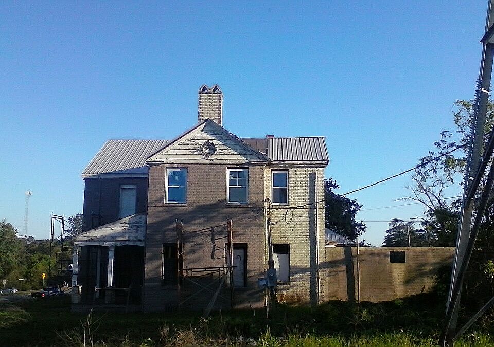 2nd image of 906 N Martin Luther King Blvd