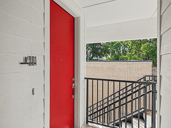 3rd image of 2217 N Fitzhugh Ave #301