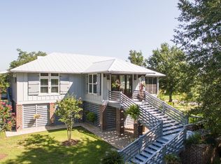 542 Saint Louis St, Pass Christian, MS 39571