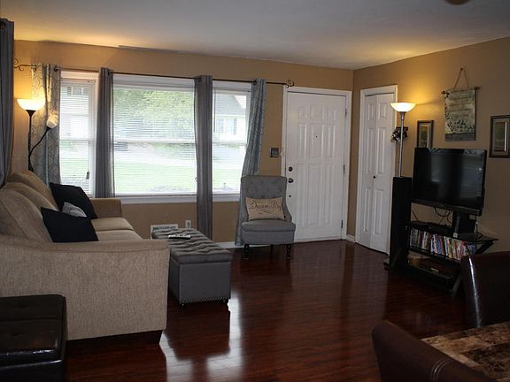 3rd image of 3632 Lilac Ave NW