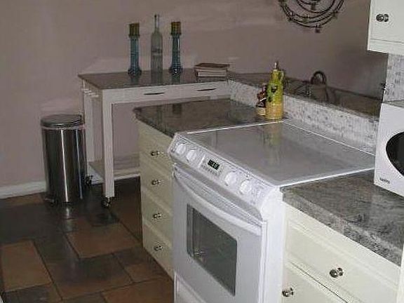4th image of 5898 E Naples Plz APT 202