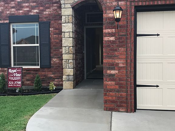 5th image of 1005 Golden Leaf Dr