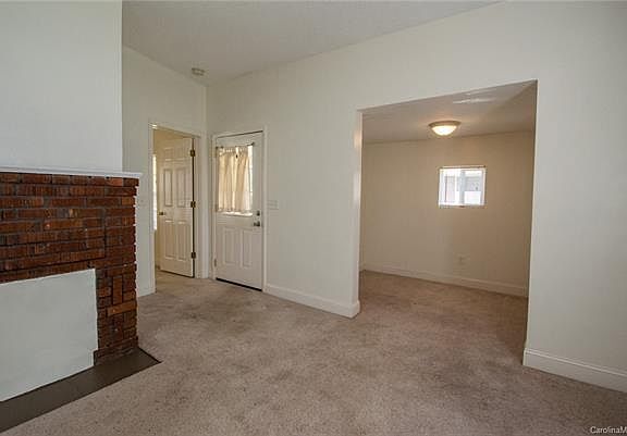 4th image of 912 Holmes St