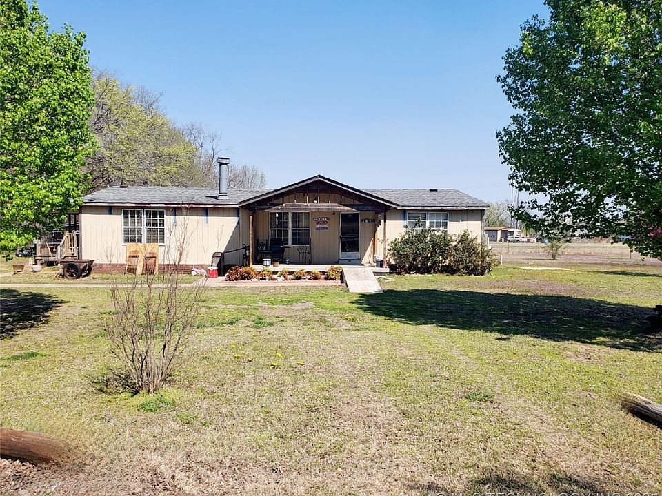 2nd image of 1883 E 550th Rd