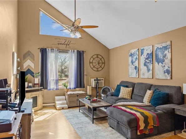 200 Woodlawn Ave APT 313, North Providence, RI 02904