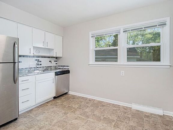 5th image of 4040 Nazareth Rd