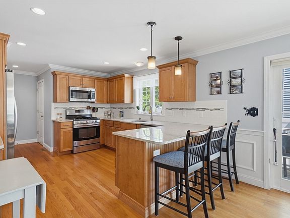 3rd image of 46 School Ave #1