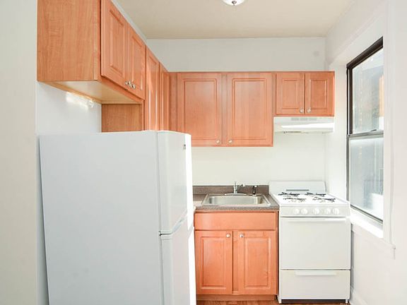 2nd image of 1742 N Humboldt Blvd Unit 214