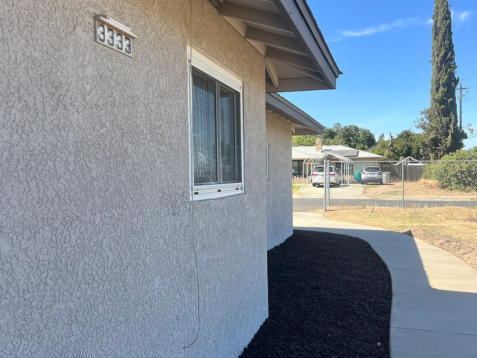 3 bed, 1.5 bath, 1250 sqft, $2,200 — Photo 2