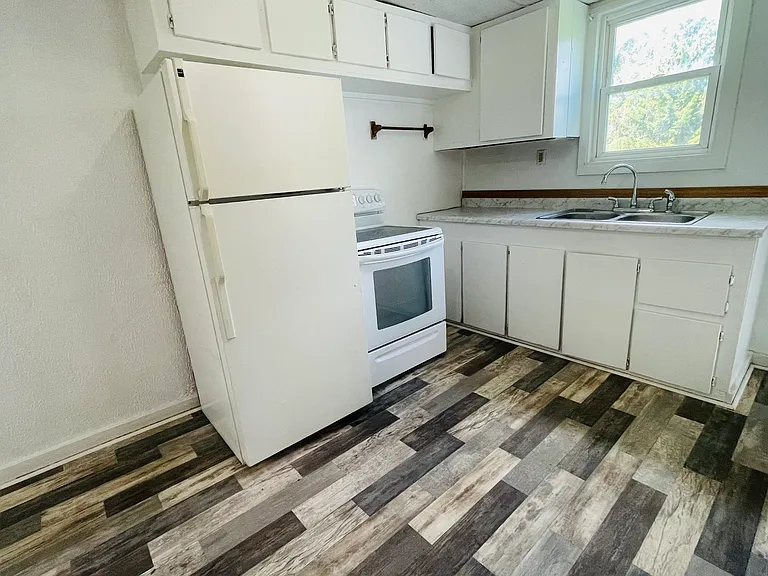 917 Chestnut St — Photo 2