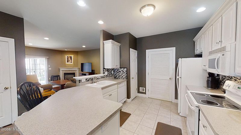 3rd image of 326 Ballston Avenue #3