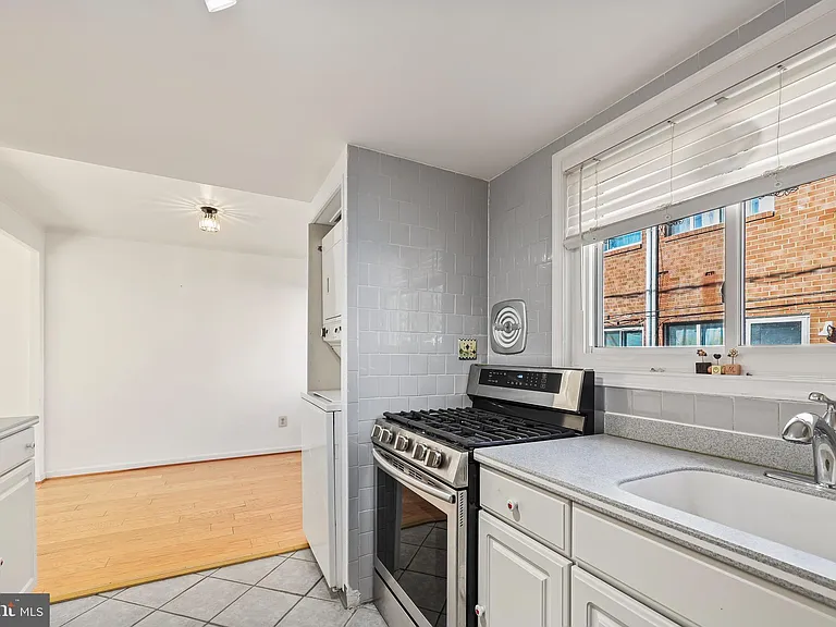609 Jefferson St #18 — Photo 14