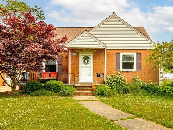 4053 W 224th St, Fairview Park, OH 44126