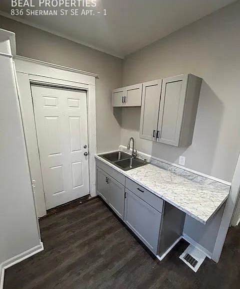 836 Sherman St SE #1 — Photo 8