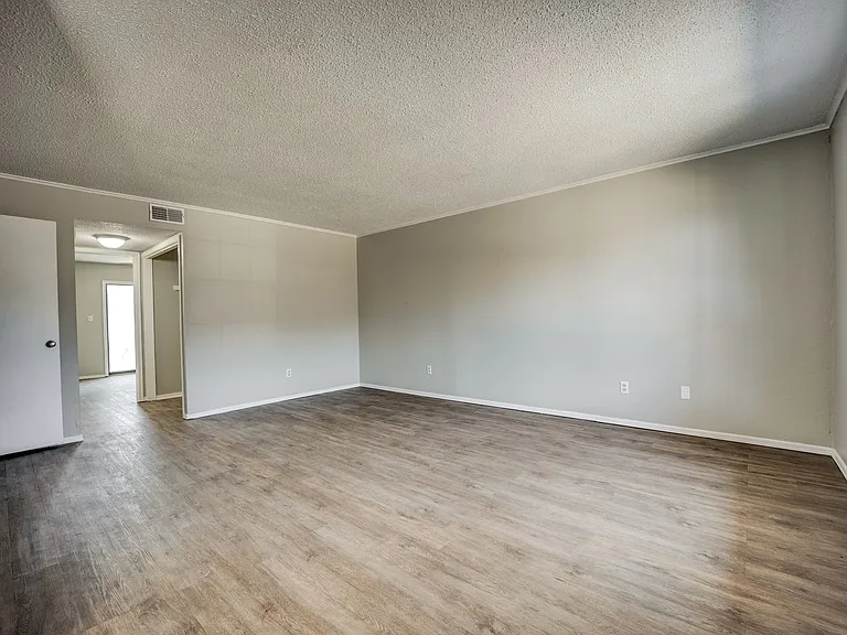 The Cottonwood: 1 & 2 Bedroom Apartments — Photo 5