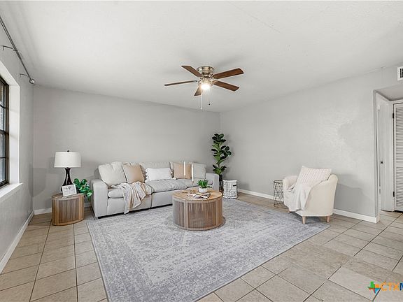 5th image of 605 E Sandy Ln