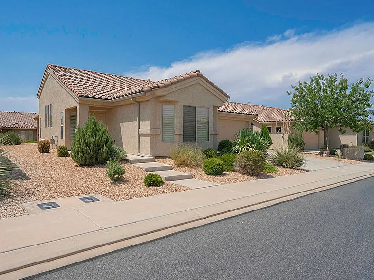 4592 S Elrose Dr — Photo 9